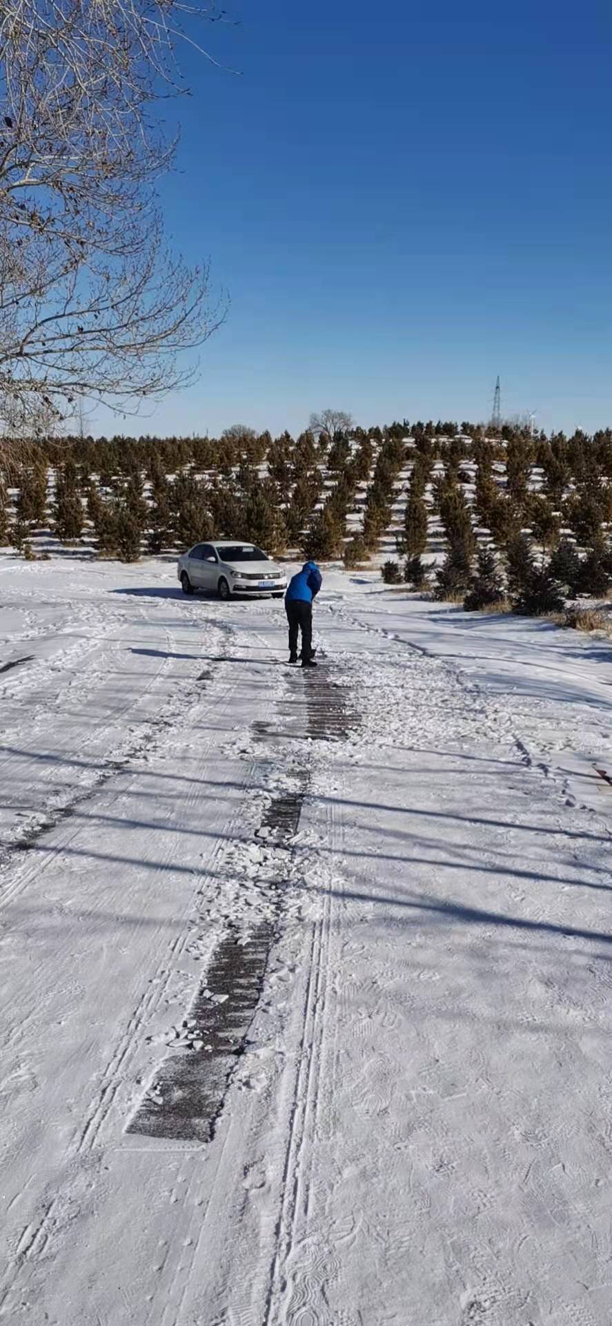 空氣自動站運維人員趕赴現場 空氣自動站運維人員趕赴現場